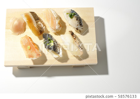 Hand-rolled sushi Hand-rolled sushi 58576133