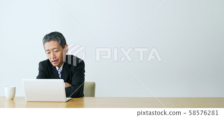 令人失望的成熟男人 令人失望的成熟男人 58576281