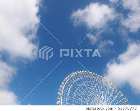 Autumn sky  58576778