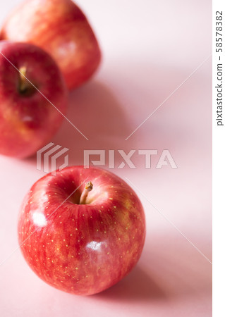 Apple and Sun Fuji 58578382