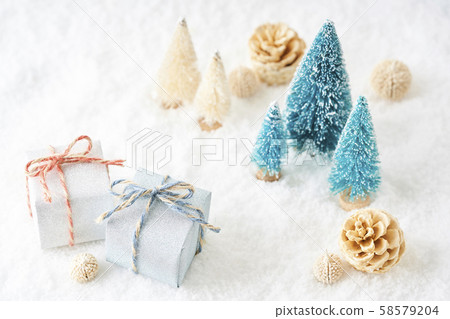 雪和迷你樹 雪和迷你樹 58579204