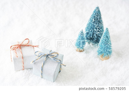 雪和迷你樹 雪和迷你樹 58579205