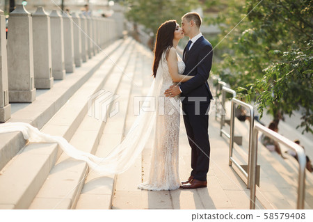 Wedding in a city 58579408