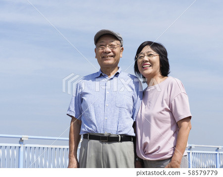 Senior couple with cuddling smile 58579779