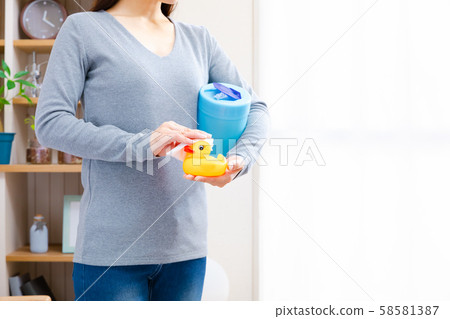 照顧玩具，用床單擦拭，洗澡玩具，複製空間 58581387