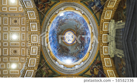 教堂的壁畫 58582336