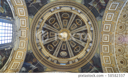 教堂的壁畫 58582337