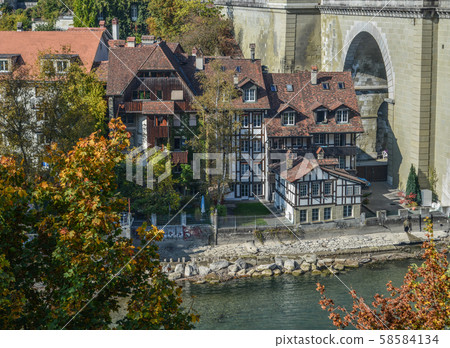 Old city center in Bern, Switzerland 58584134