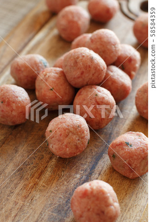 Raw meatballs ready to cook on a wooden board 58584359