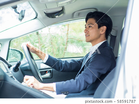 A man driving 58591787