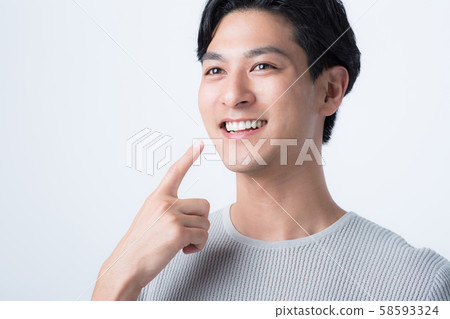 A man with clean teeth 58593324