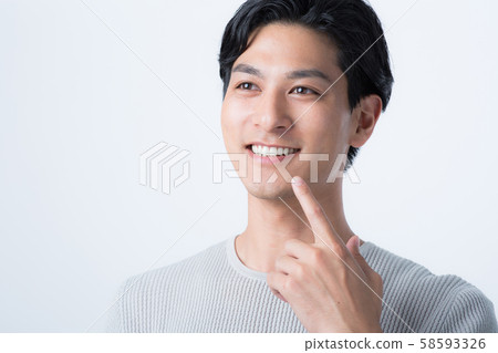 A man with clean teeth 58593326