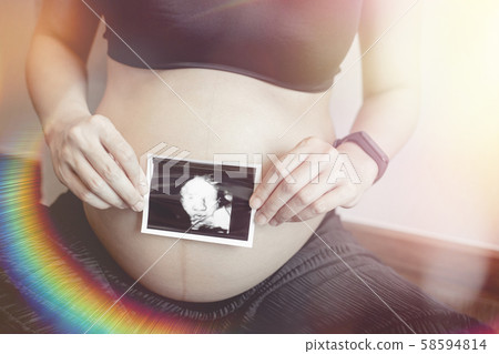 Asian pregnant woman 58594814