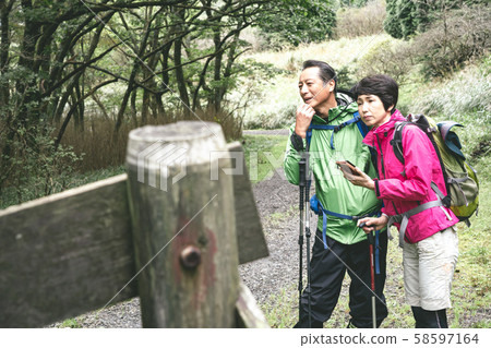 Trekking senior mountain trail 58597164