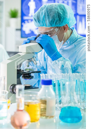 asian scientist use microscope asian scientist use microscope 58600975