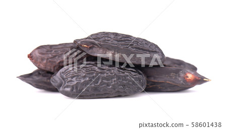 Tonka beans isolated on white background. Bean of Dipteryx odorata, cumaru or kumaru. Fresh aroma 58601438