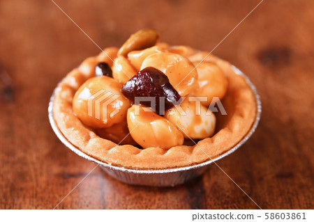 Macadamia nuts tart   58603861