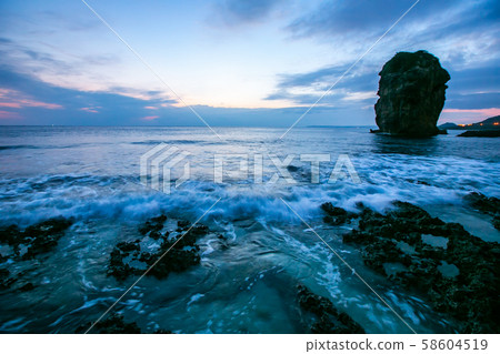 臺灣屏東墾丁海岸船帆石Taiwan Pingtung Kenting Coastal scene 臺灣屏東墾丁海岸船帆石Taiwan Pingtung Kenting Coastal scene 58604519