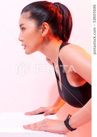 Female athlete Female athlete 58605686