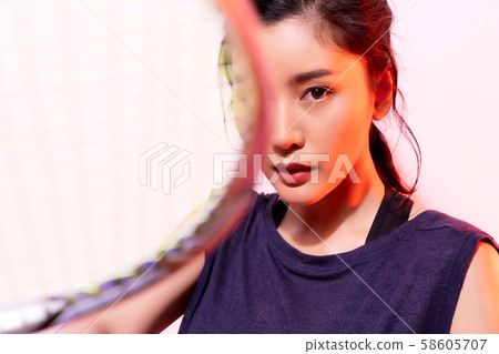 女運動員羽毛球 女運動員羽毛球 58605707