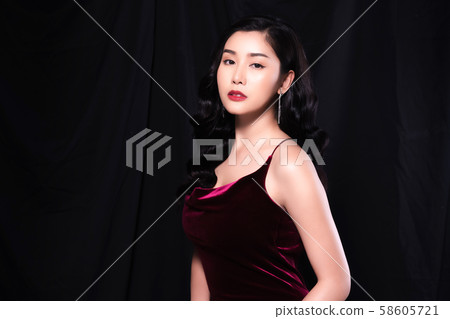 女性美艷 58605721