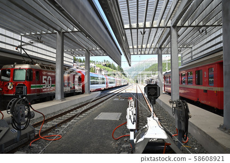 冰川快車到達聖莫里茨車站 冰川快車到達聖莫里茨車站 58608921