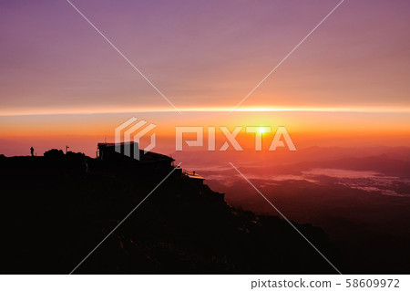 春季八岳登山：赤岳峰山莊的黎明 58609972