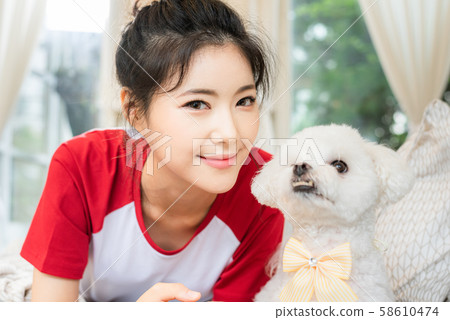 女性生活寵物 女性生活寵物 58610474