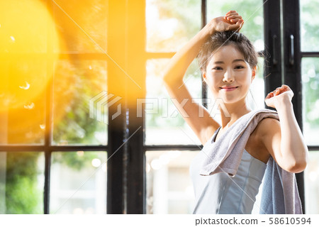 女式運動服 58610594