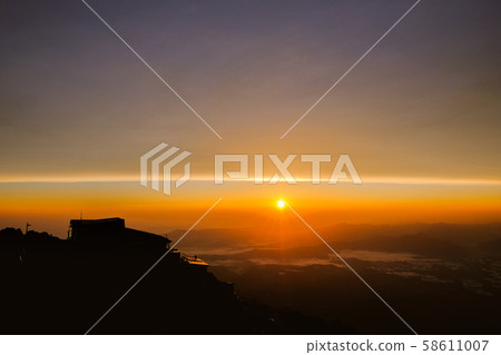 春季八岳登山：赤岳峰山莊的黎明 58611007