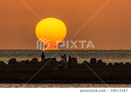Daruma sunset Daruma sunset 58613167