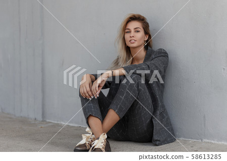 Young beautiful fashion model woman  58613285