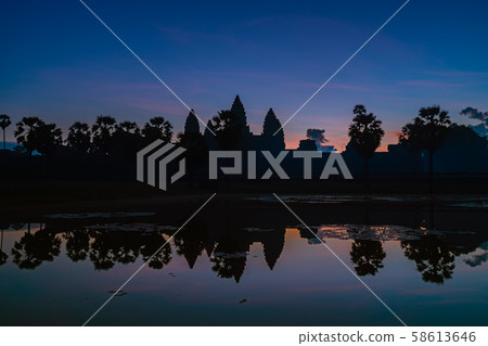 Silhouette of Angkor Wat at sunrise 58613646