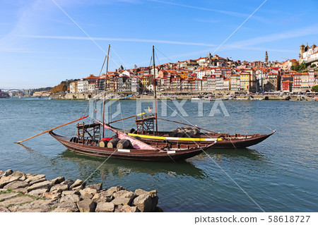 Panoramic view of old town Porto and Douro River 58618727