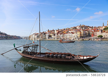 Panoramic view of old town Porto and Douro River Panoramic view of old town Porto and Douro River 58618728