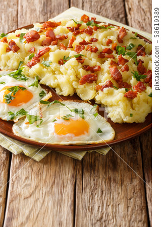 Spiced mashed potatoes with bacon and parsley 58619389