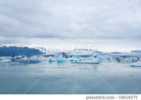Icebergs on water, Jokulsarlon glacial lake, Icebergs on water, Jokulsarlon glacial lake, 58619575