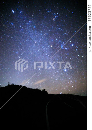 《Shikoku Karst, Ehime Prefecture》 The starry sky and winter diamonds from Himetsuruhira Campsite 58623725