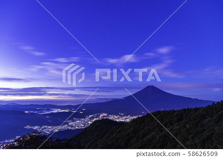 (Yamanashi Pref.) Mt. Mizutaki, Mt. Fuji fall (Yamanashi Pref.) Mt. Mizutaki, Mt. Fuji fall 58626509