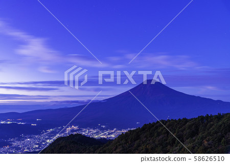 (Yamanashi Pref.) Mt. Mizutaki, Mt. Fuji fall (Yamanashi Pref.) Mt. Mizutaki, Mt. Fuji fall 58626510