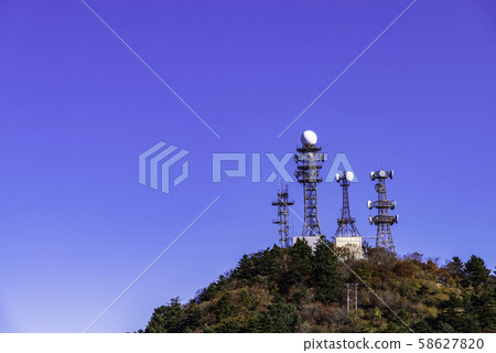 (Yamanashi Pref.) Communication antennas on the top of Mt. 58627820
