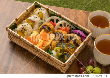 Picnic lunch (outdoor bento) Picnic lunch (outdoor bento) 58629181