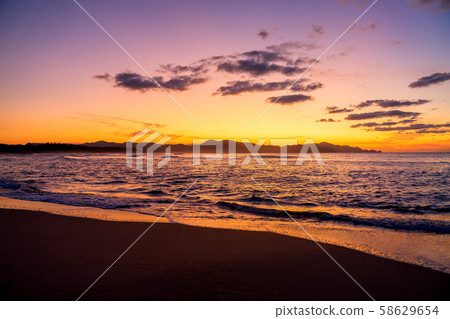 在Gaura海岸的日落，被選為100個日落景色之一。在Kyotango日落的一個風景點。 58629654