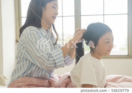 父母和孩子的生活方式的頭髮集 58629779