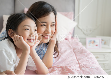 Parent and child lifestyle - Stock Photo [58629799] - PIXTA