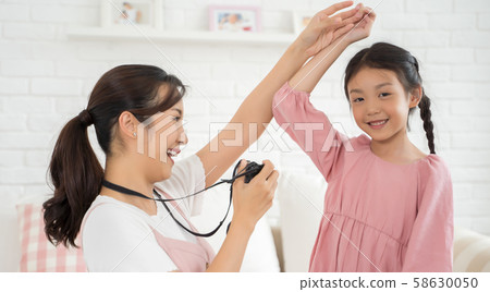 Parent and child lifestyle photography Parent and child lifestyle photography 58630050