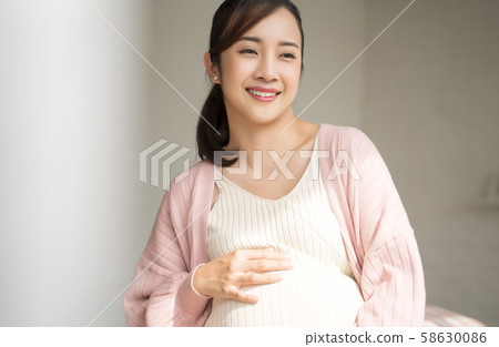 Pregnant woman lifestyle Pregnant woman lifestyle 58630086