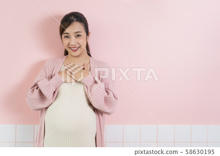 Pregnant woman lifestyle copy space 58630195