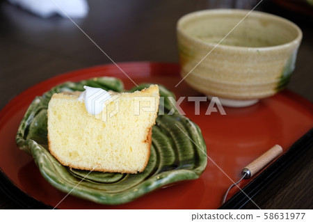 [Food] Japanese sweets_Chiffon cake and green tea 58631977