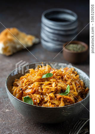 Stewed or braised cabbage 58632008